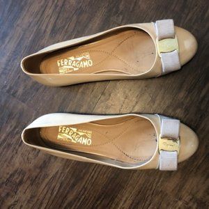 Authentic Salvatore Ferragamo Varina Leather Flat